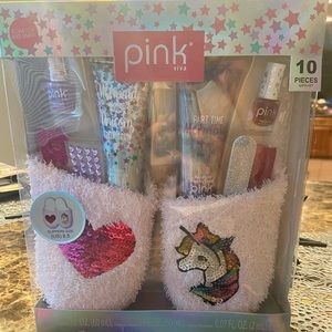 Slippers and manicure kit